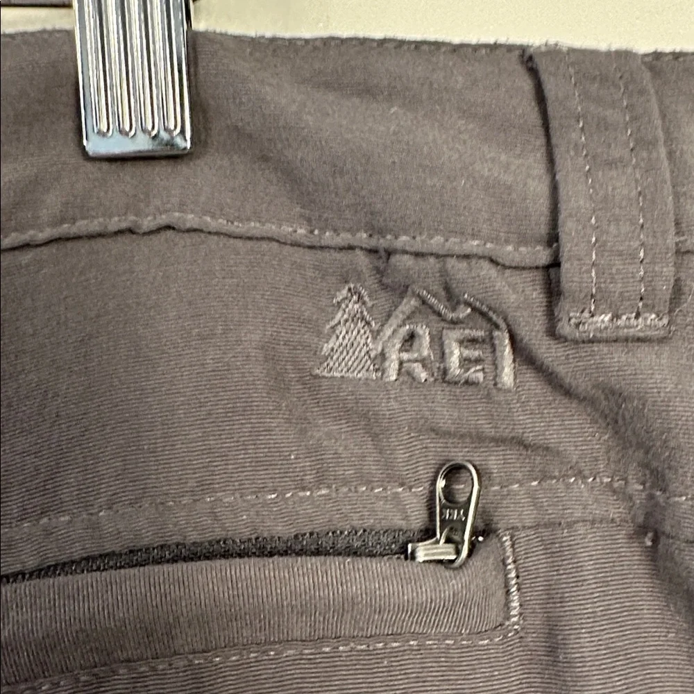 REI men’s pants 38x34 green khaki color